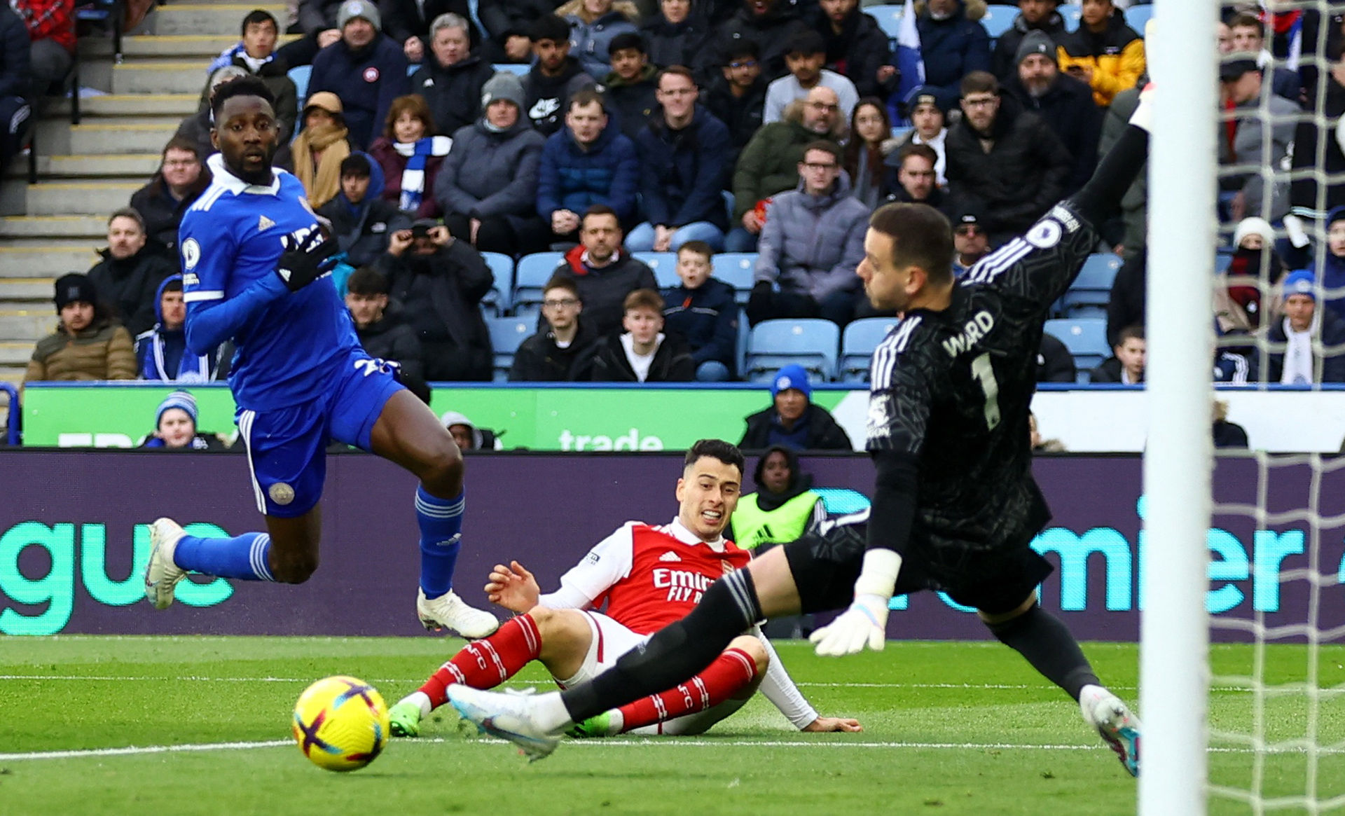 國界及任何 國界及任何